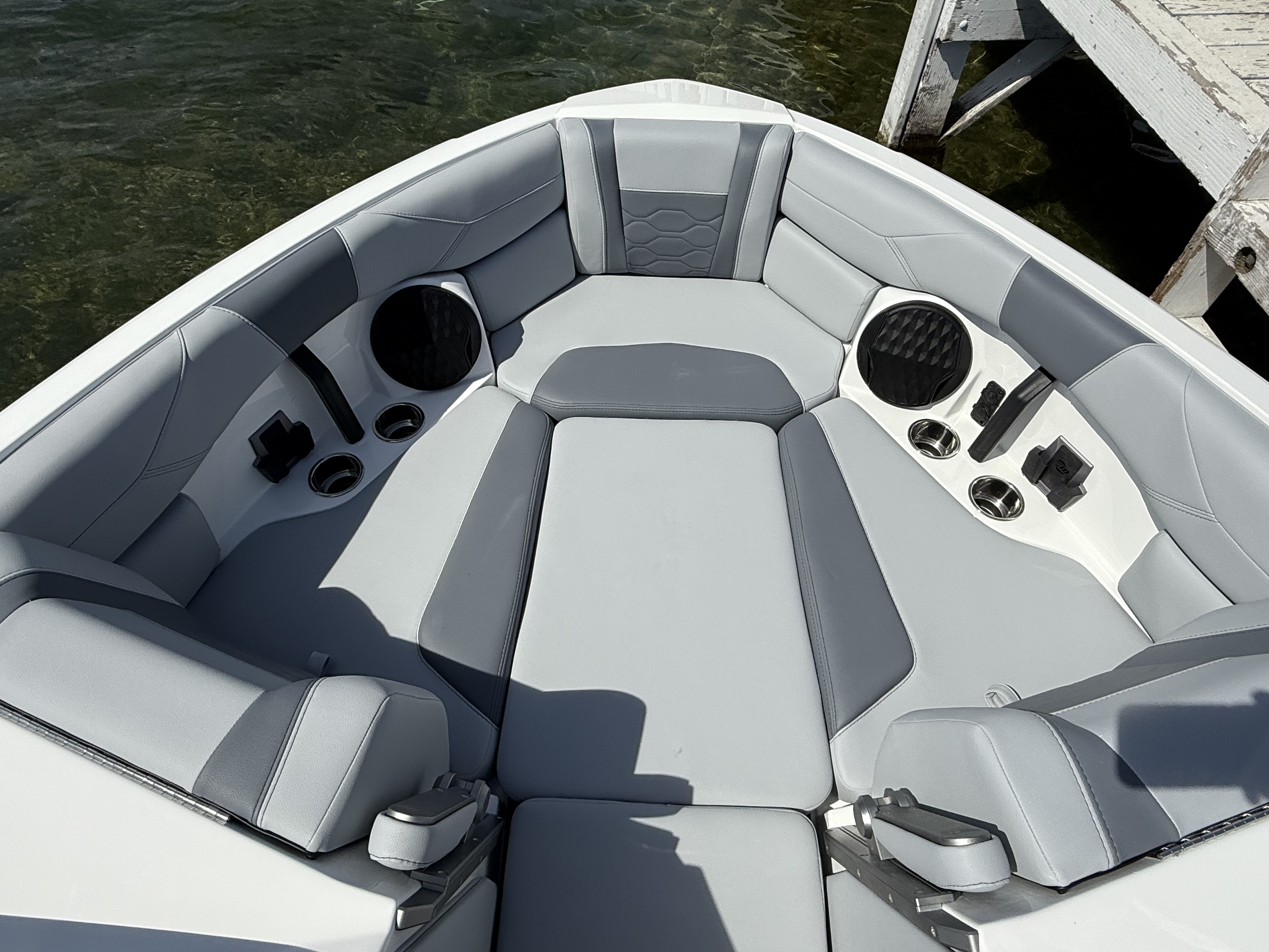 2025 Malibu 23 LSV