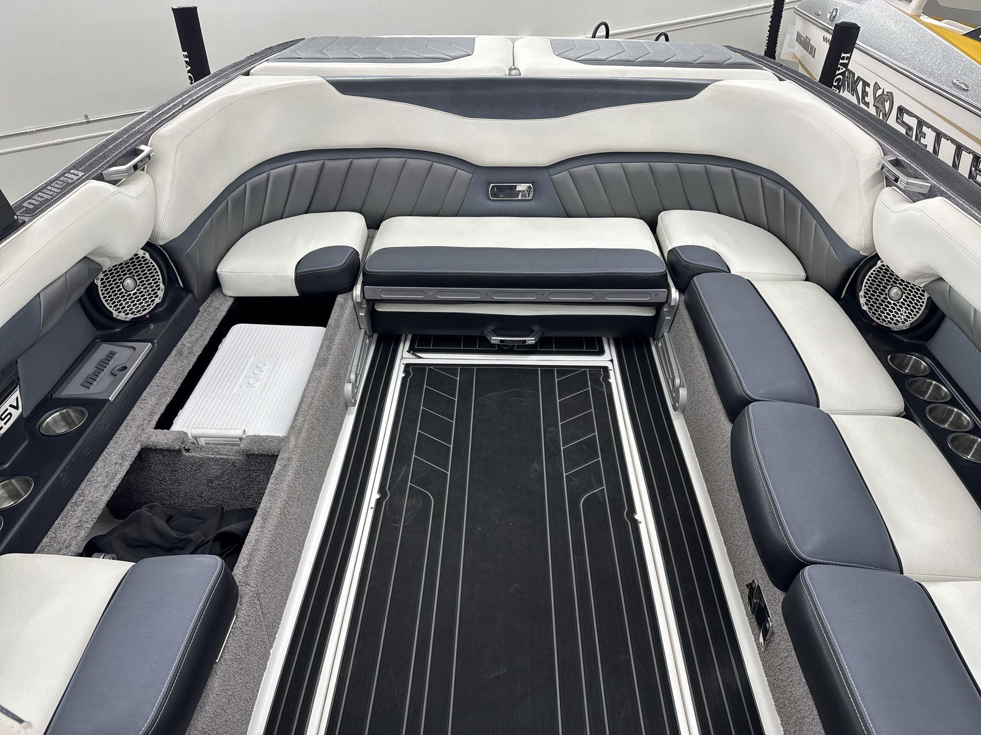 2016 Malibu 25 LSV