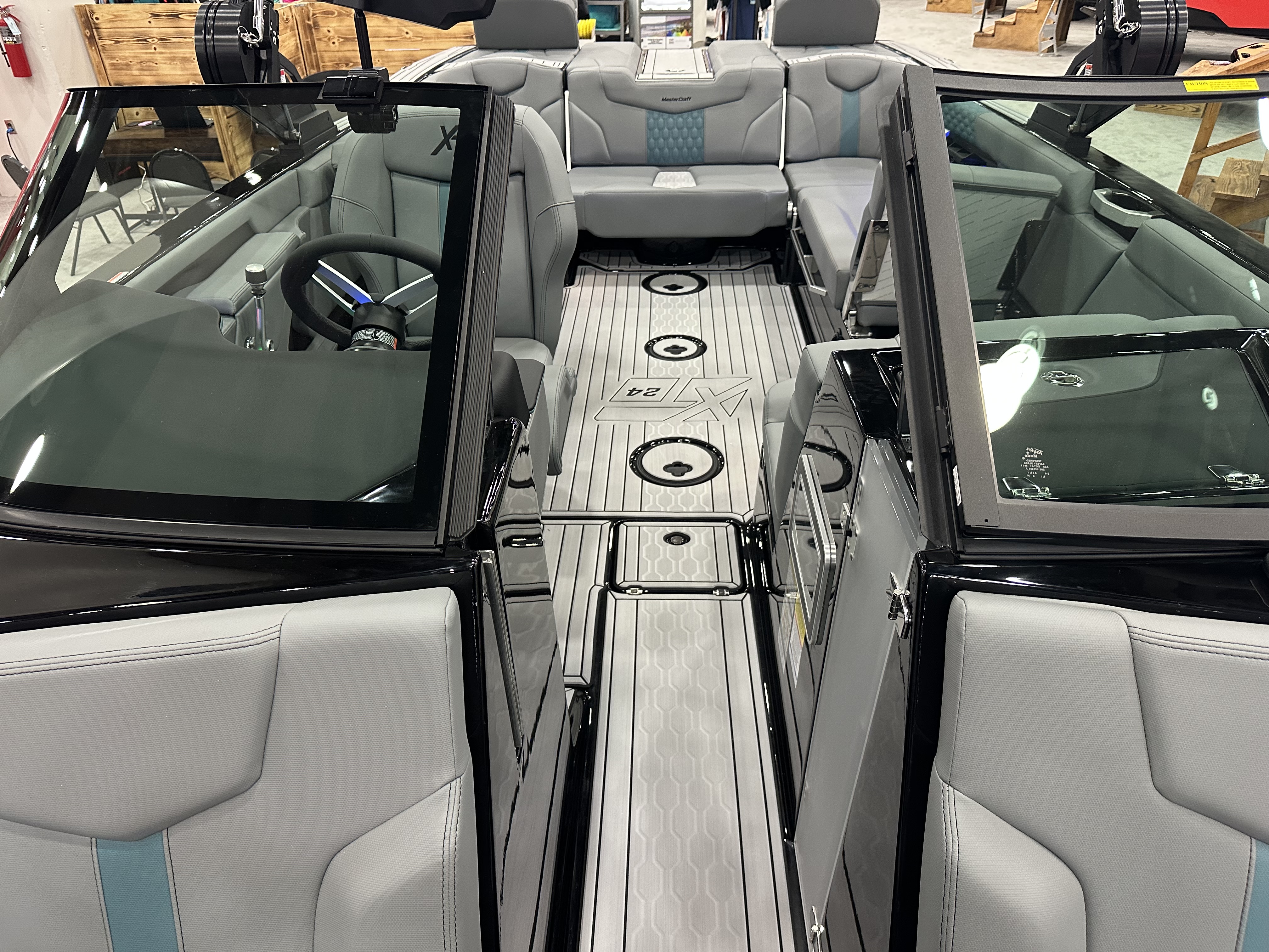 2025 MasterCraft XT24