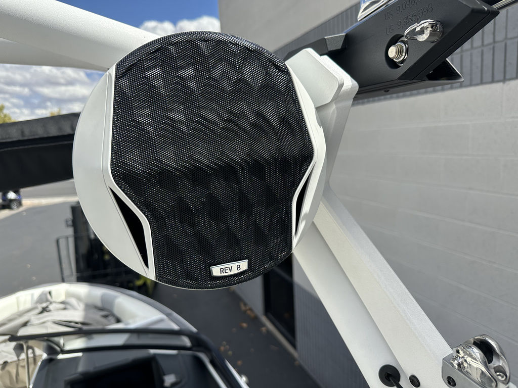 2023 Malibu Boats 22 LSV