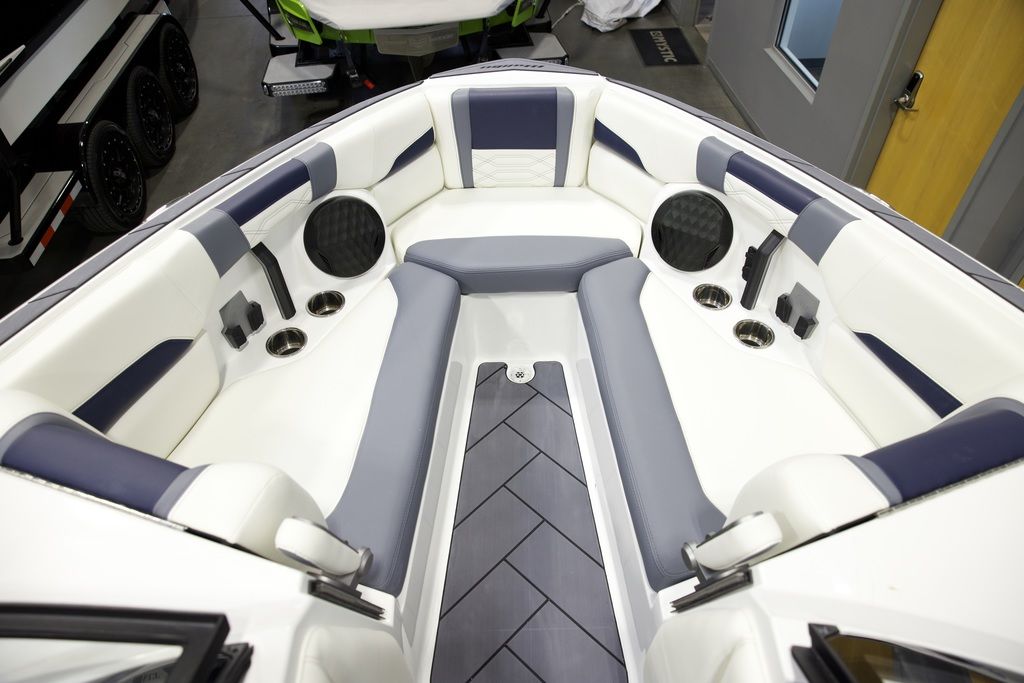 2025 Malibu Boats 26 LSV
