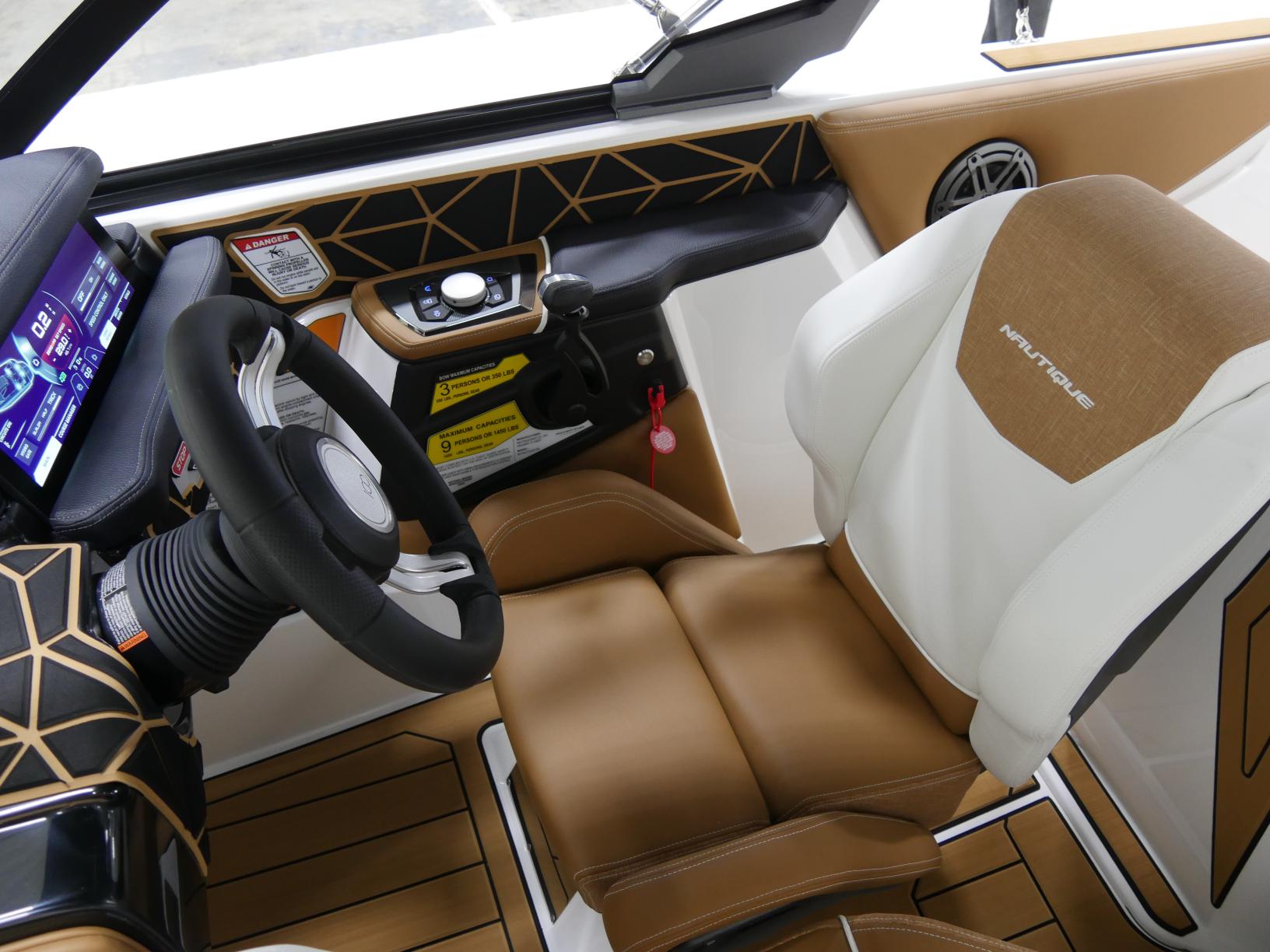 2025 Nautique 200
