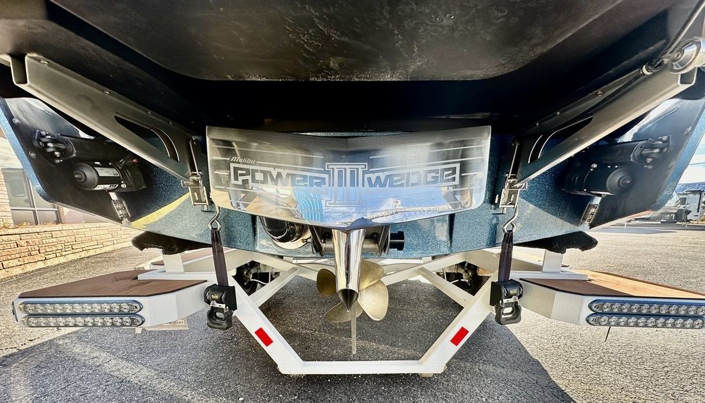 2023 Malibu Boats M220