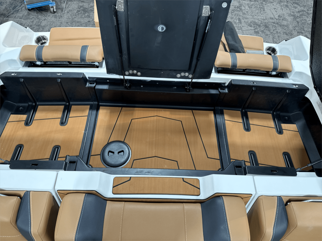 2025 Malibu 25 LSV