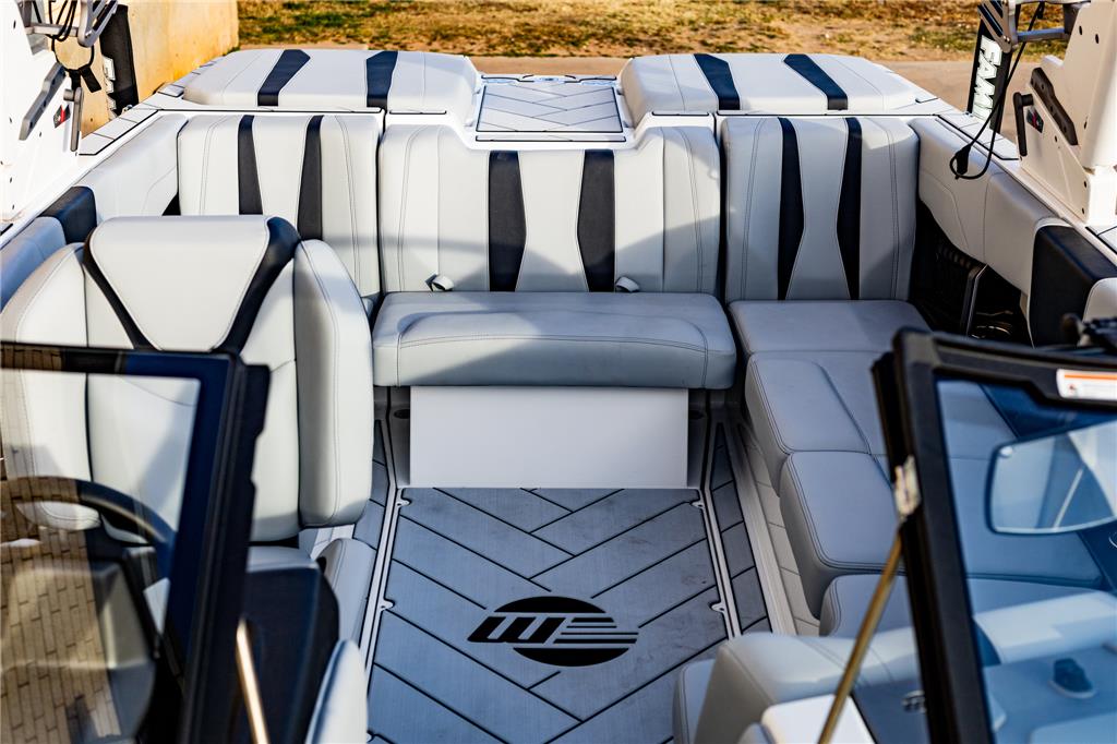 2024 Malibu 22 LSV Icon