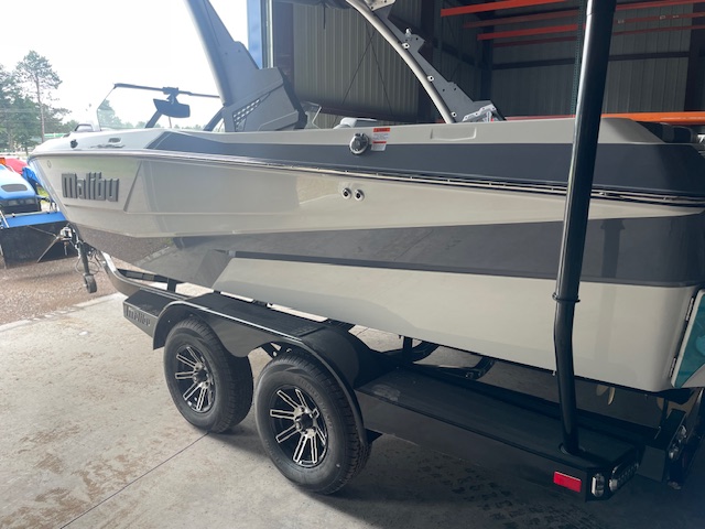 2024 Malibu 21 LX-r