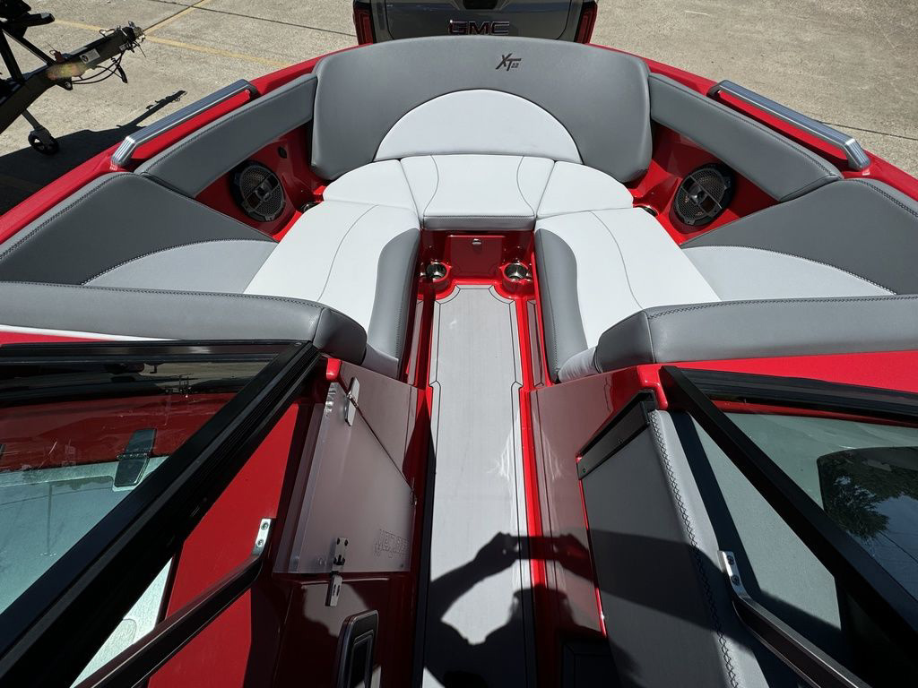 2019 MasterCraft XT22