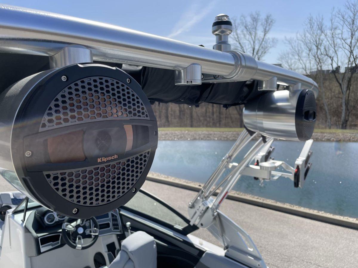 2023 MasterCraft XT23
