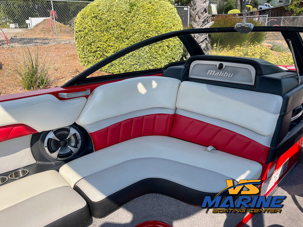 2017 Malibu Boats 25 LSV