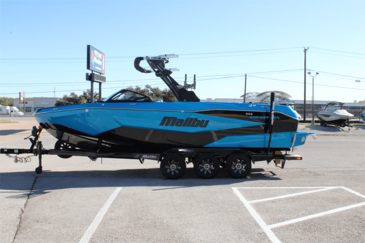 2025 Malibu 25 LSV