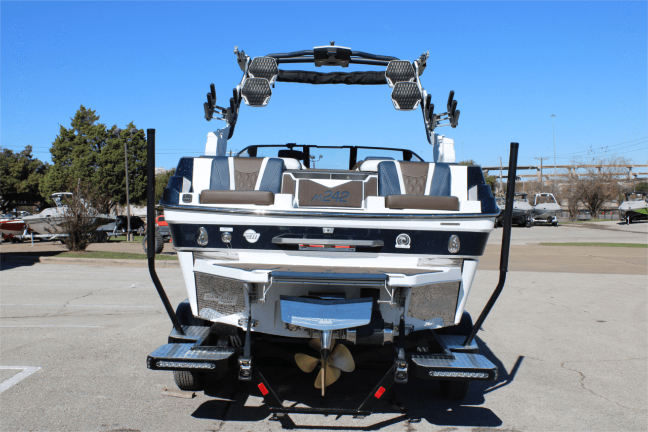 2025 Malibu M242