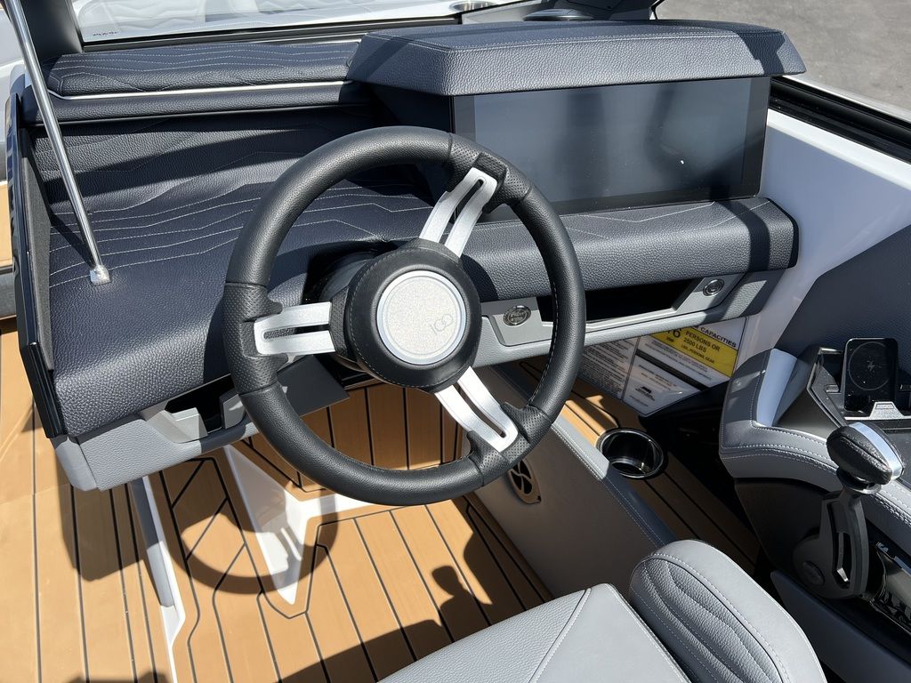 2025 Nautique G23