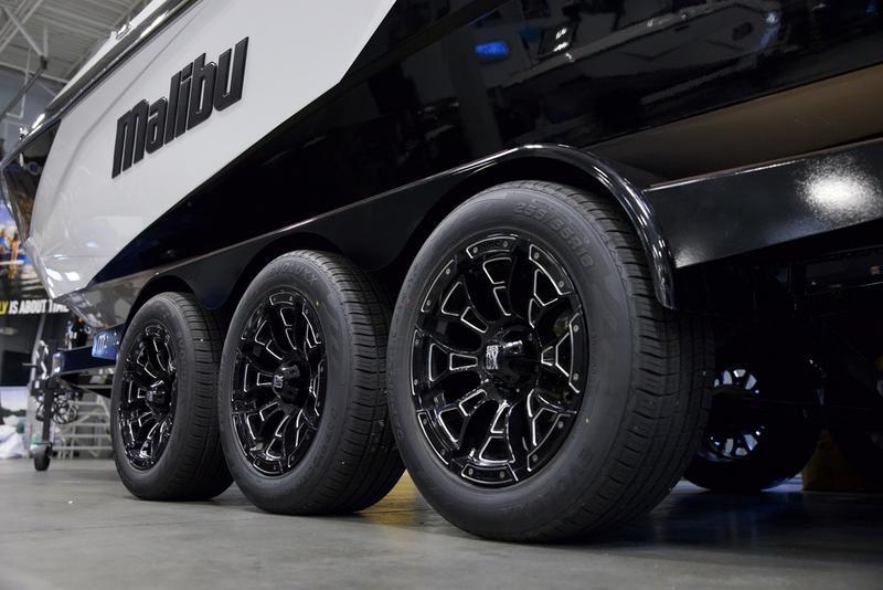2025 Malibu 26 LSV