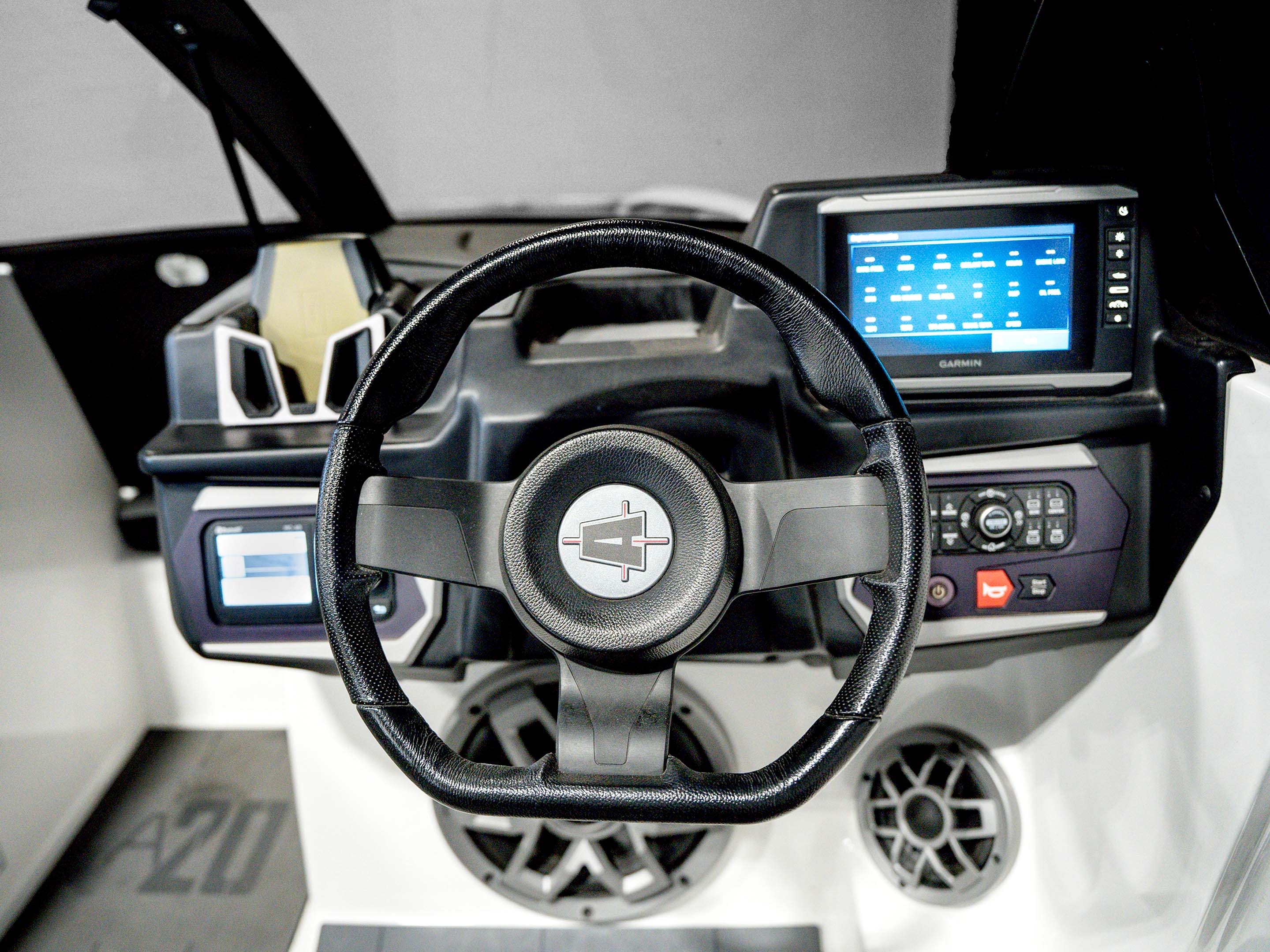 2023 Axis A20 White / Black