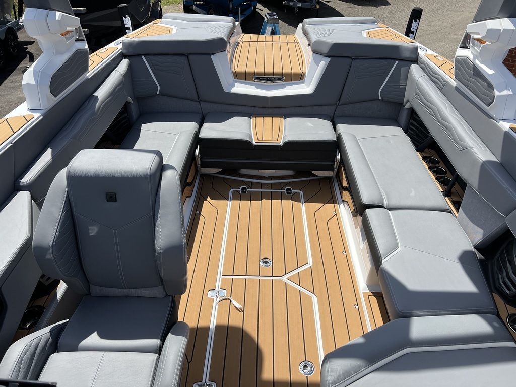 2025 Nautique G23
