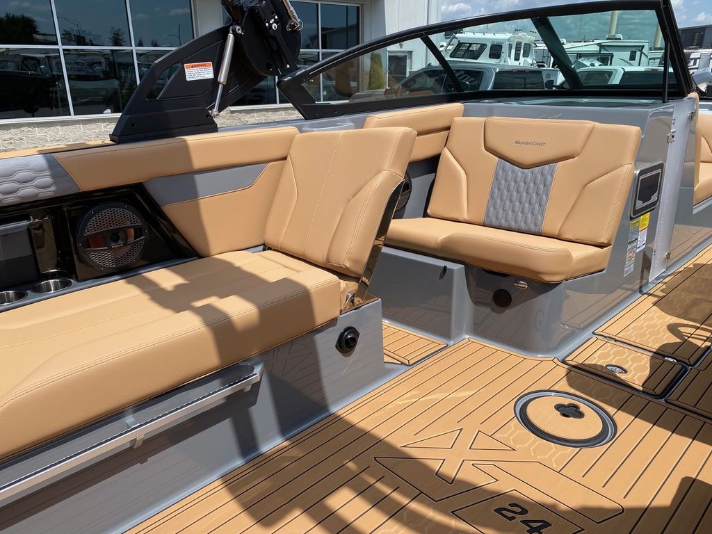 2025 MasterCraft XT24