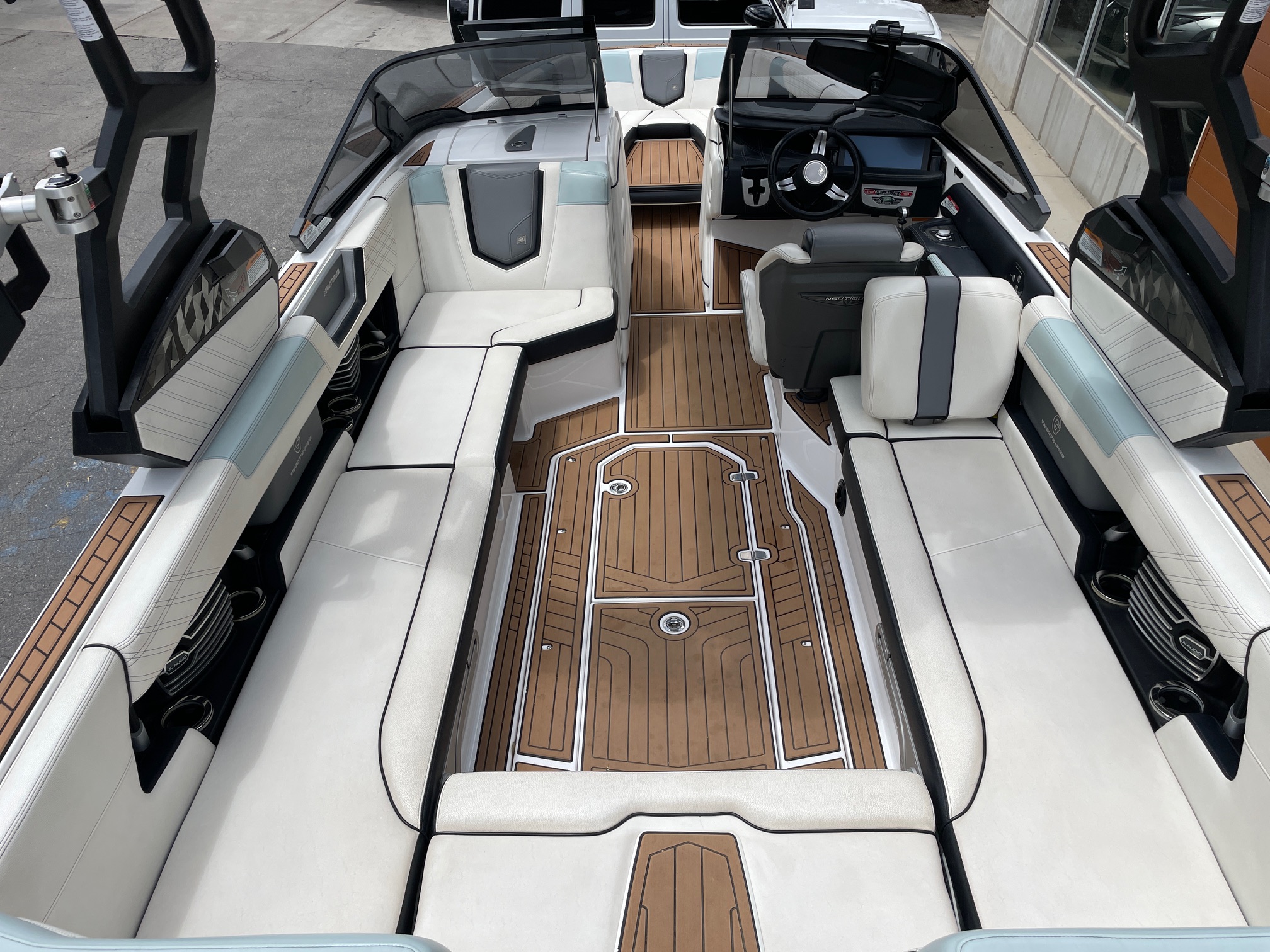 2019 NAUTIQUE G25 W/XR7 550HP SUPERCHARGED POWER PLANT
