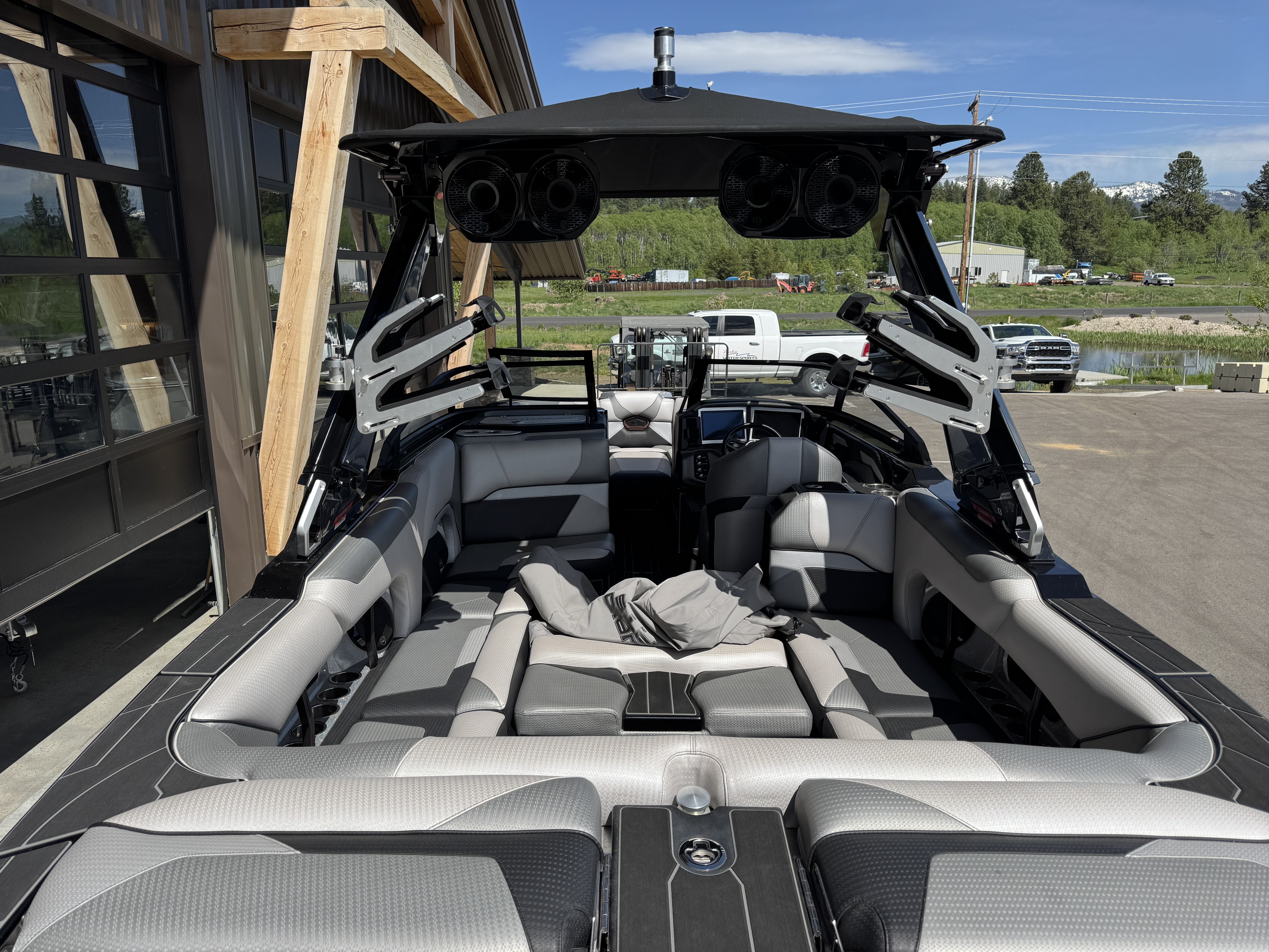 2021 Centurion Boats RI245