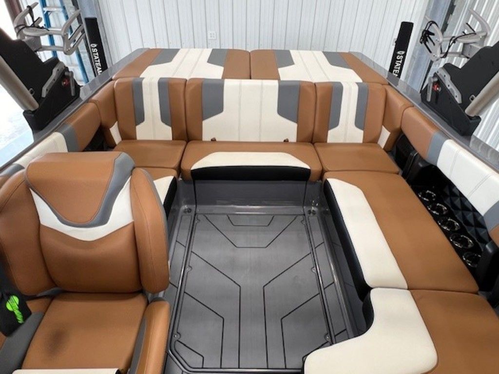 2024 Malibu Boats 21 LX
