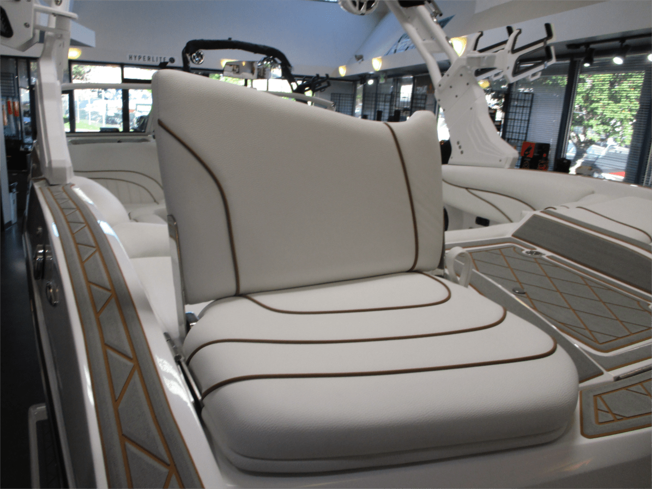 2025 MB SPORTS B52 23’ ALPHA