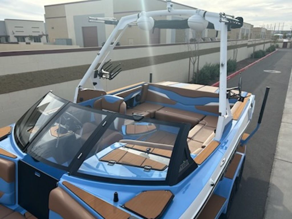 2025 Axis Wake Research T220
