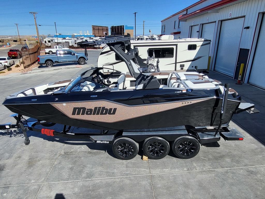 2025 Malibu Boats M230