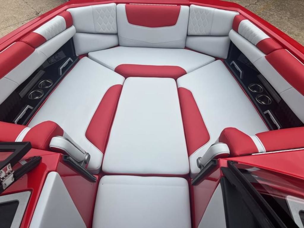 2024 Malibu Boats M220