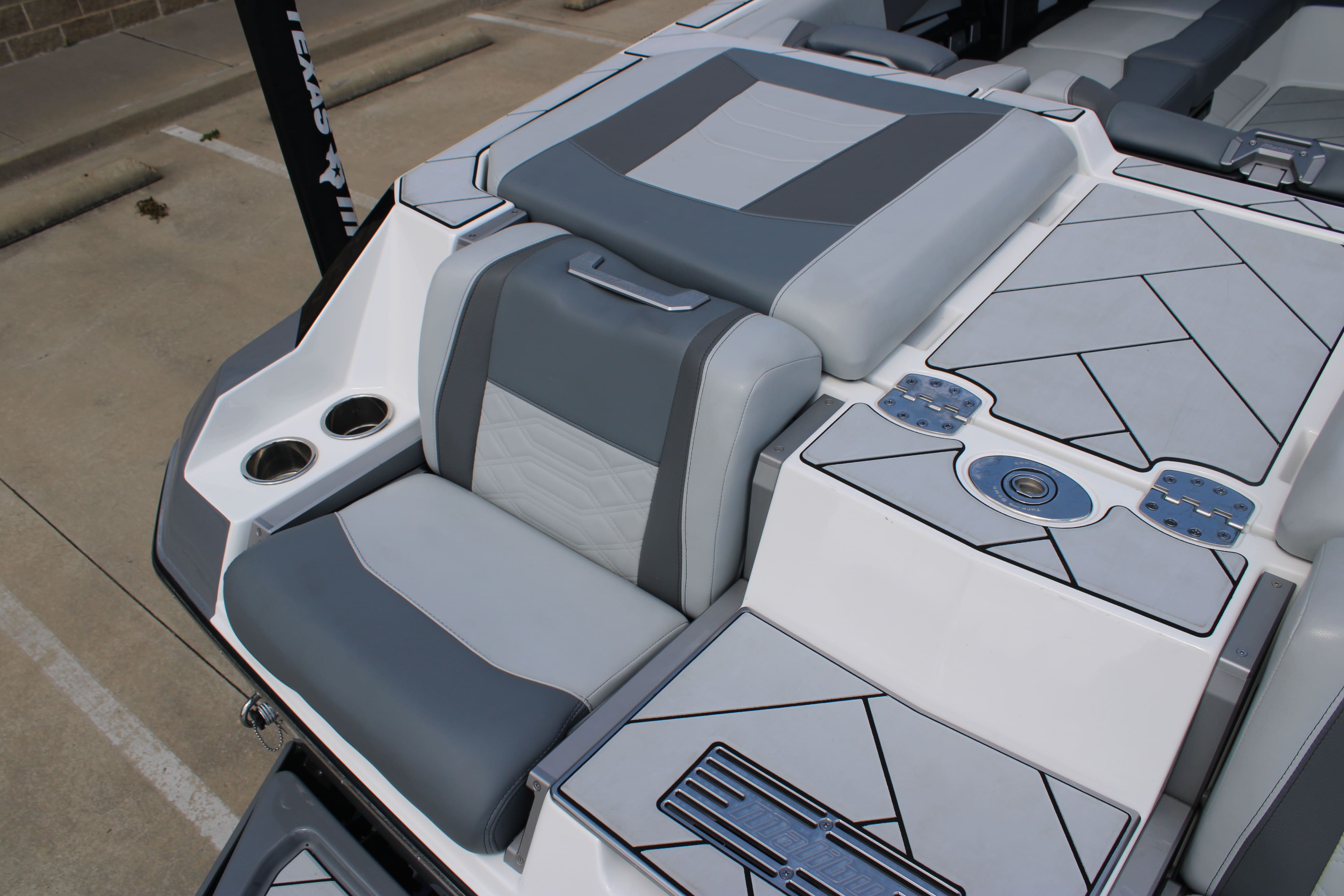 2022 Malibu 25 LSV