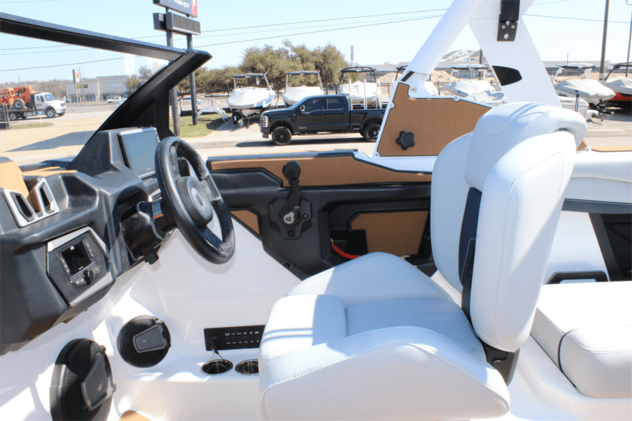 2025 Axis A225 Icon