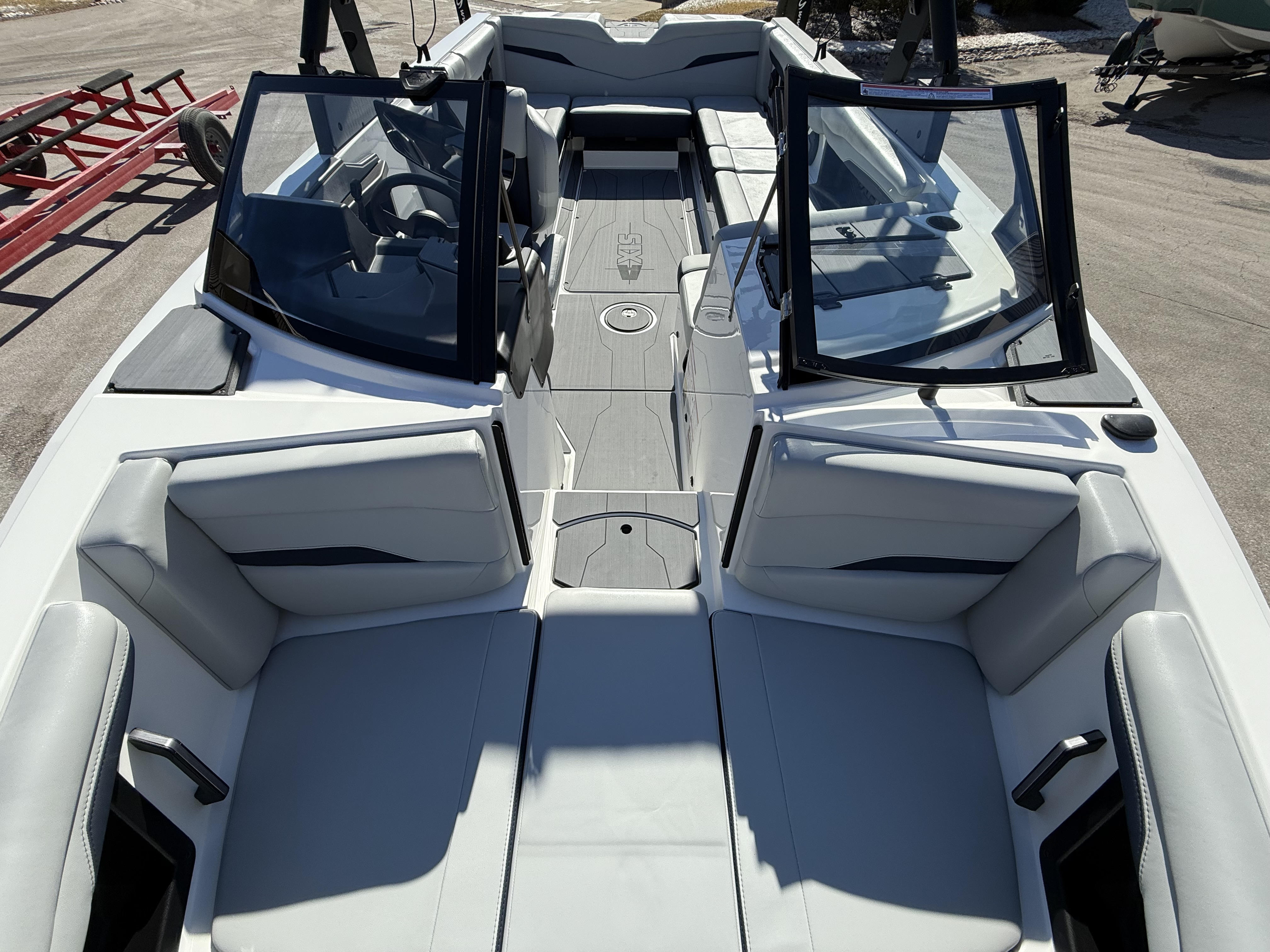 2025 Axis T250