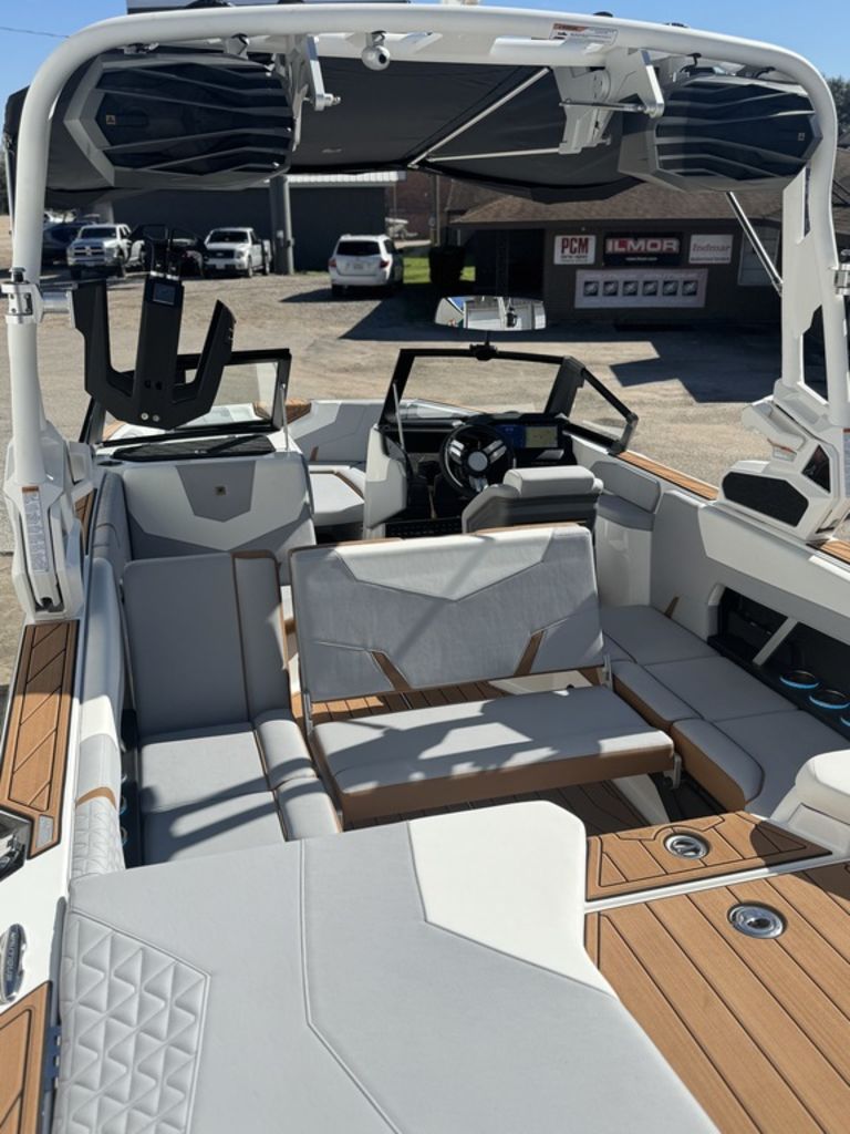 2025 Nautique GS 22