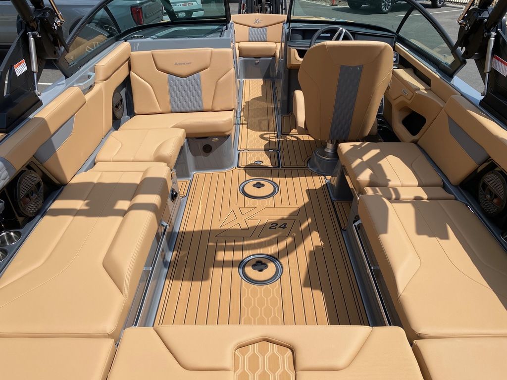 2025 MasterCraft XT24