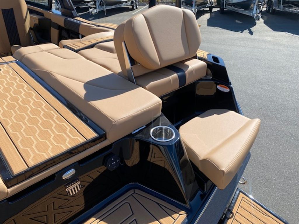 2025 MasterCraft XT23