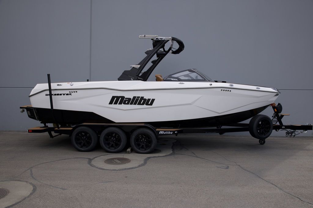 2025 Malibu Boats 25 LSV