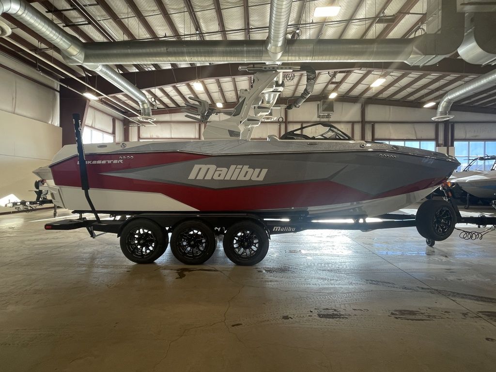 2025 Malibu Boats 25 LSV