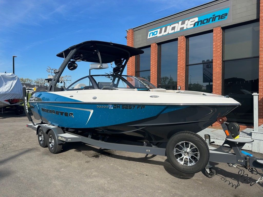 2016 Malibu Boats 23 LSV