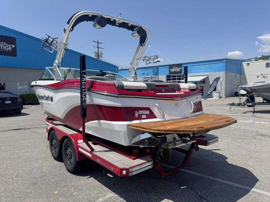 2019 MasterCraft XT21