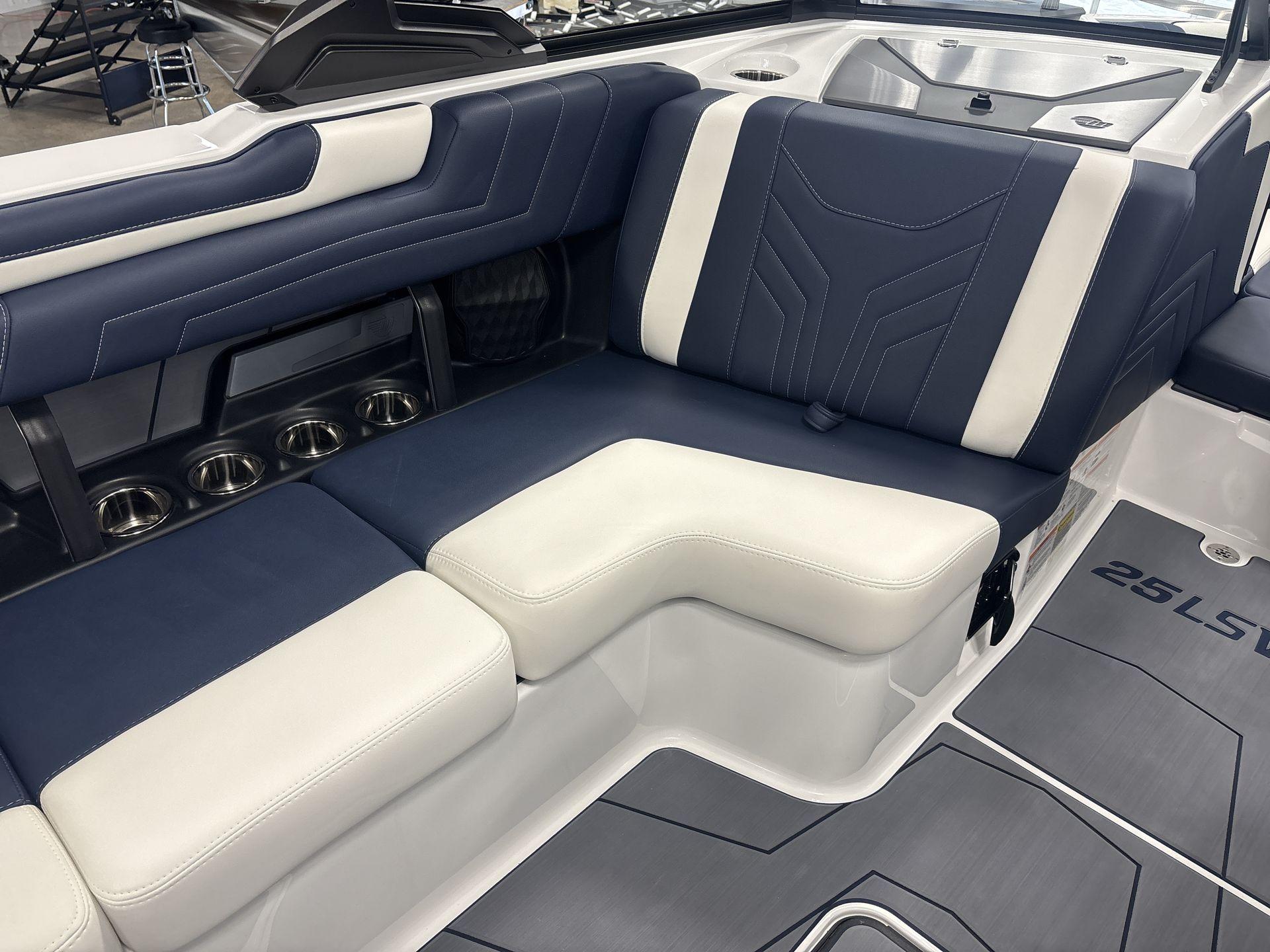 2025 Malibu 25 LSV