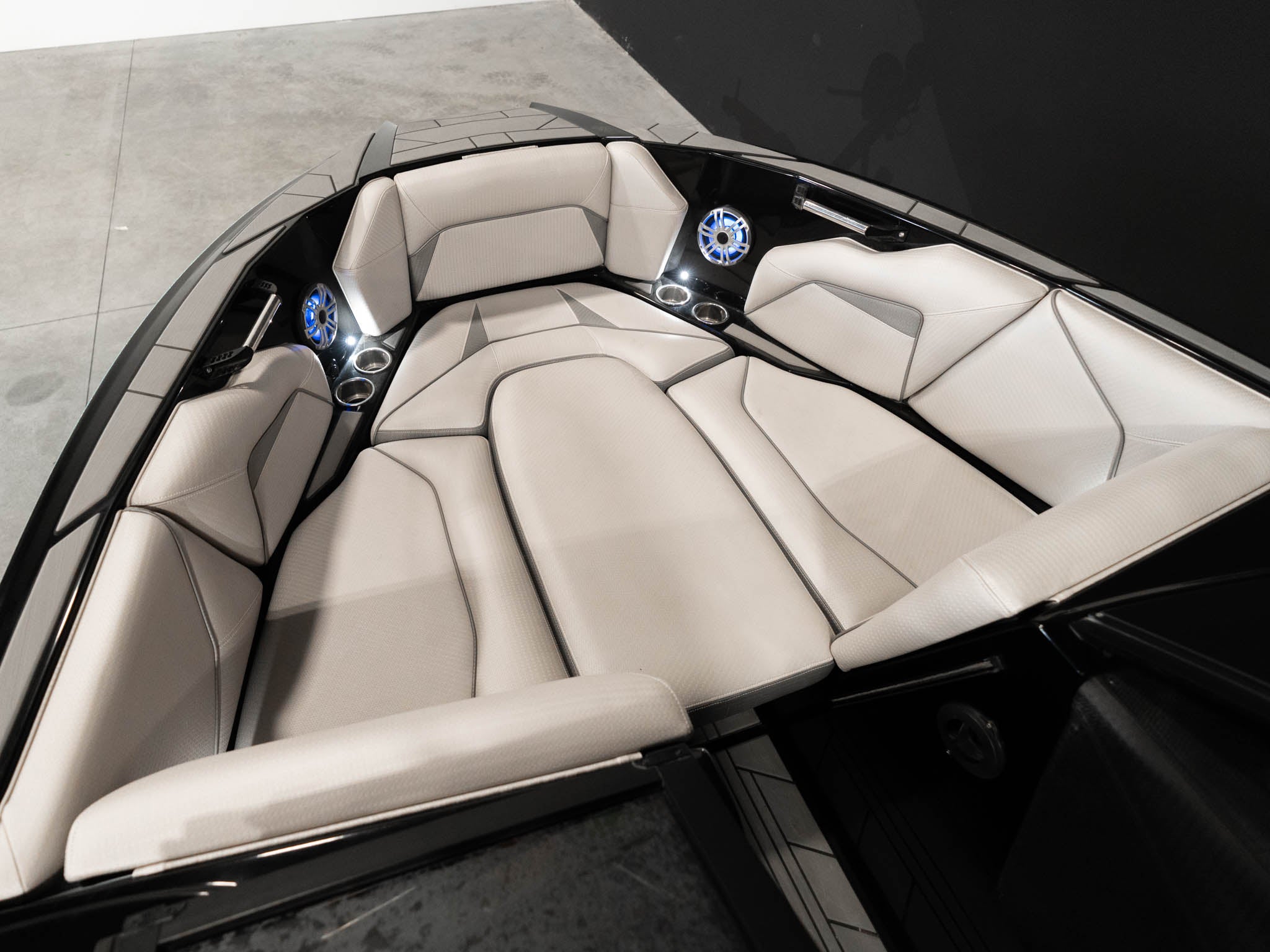 2020 Centurion Vi24 Black / SkyBlue Icon