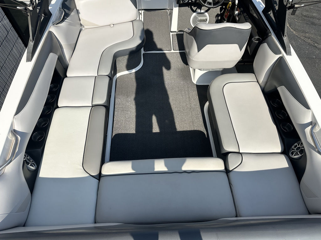 2015 Axis Wake Research T22