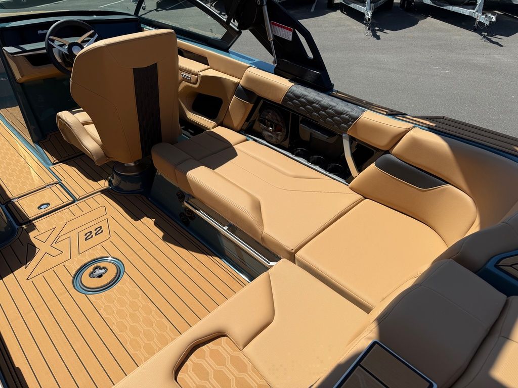 2025 MasterCraft XT22