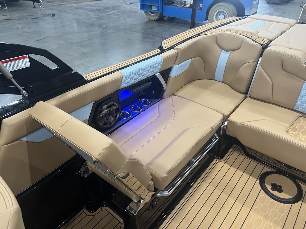 2025 MasterCraft XT24
