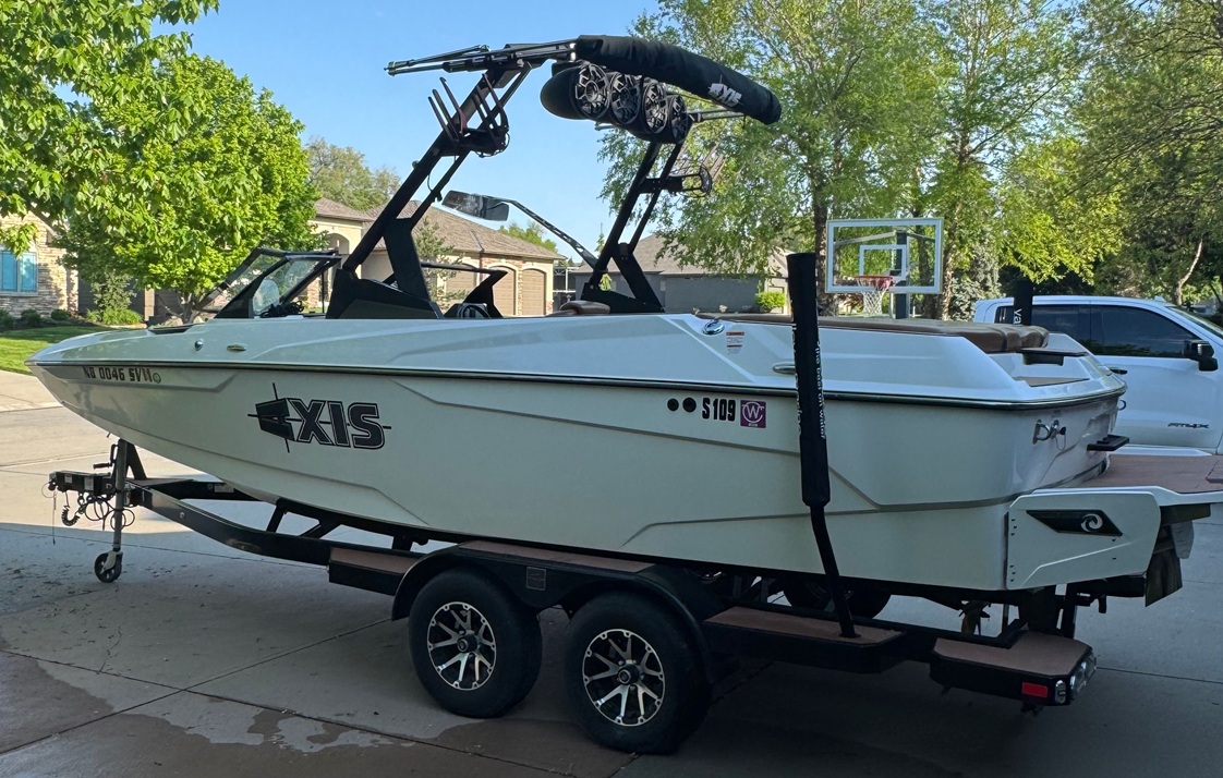Super Clean Loaded Wakesurf/board boat