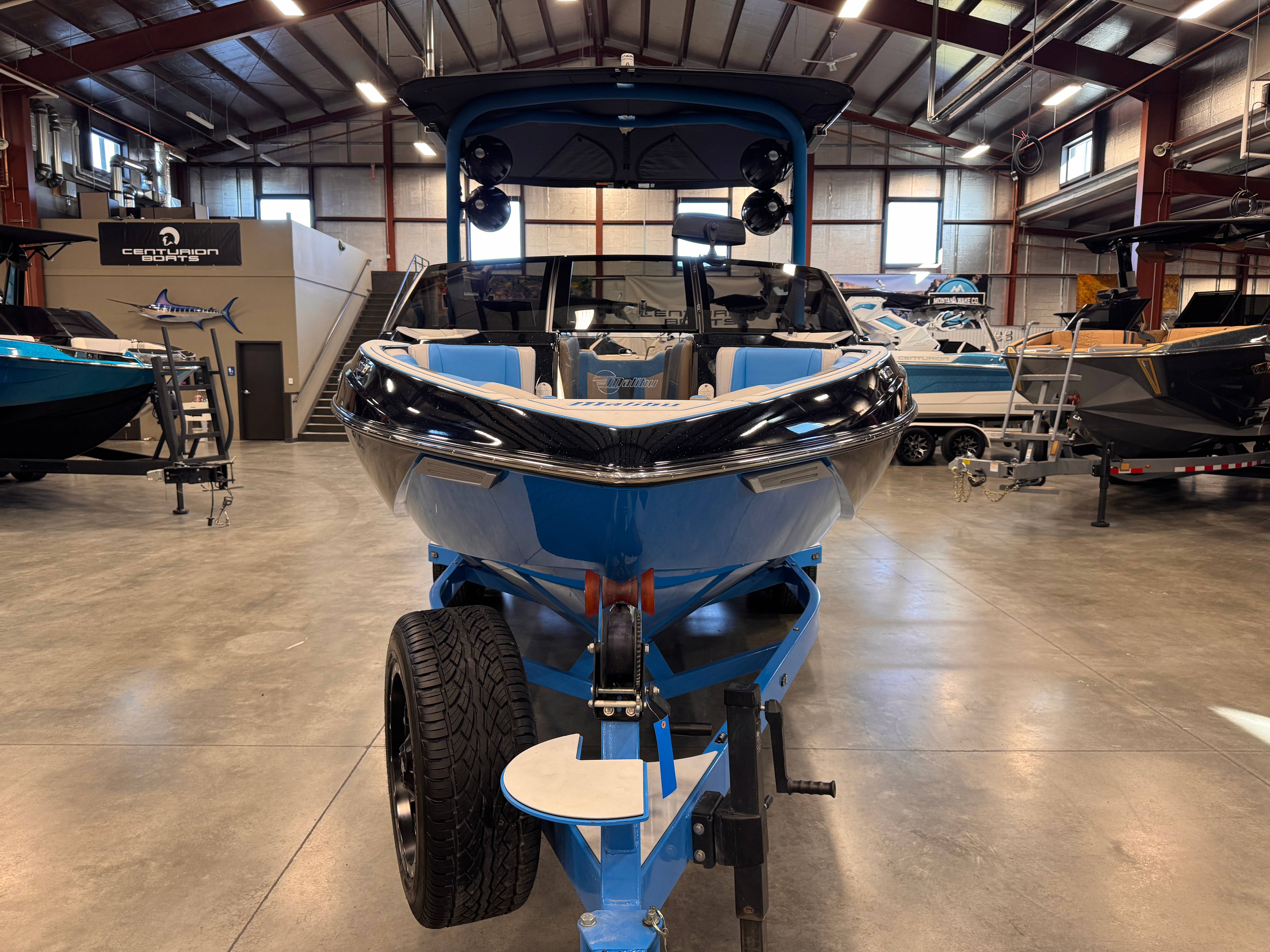 2022 Malibu 23 LSV