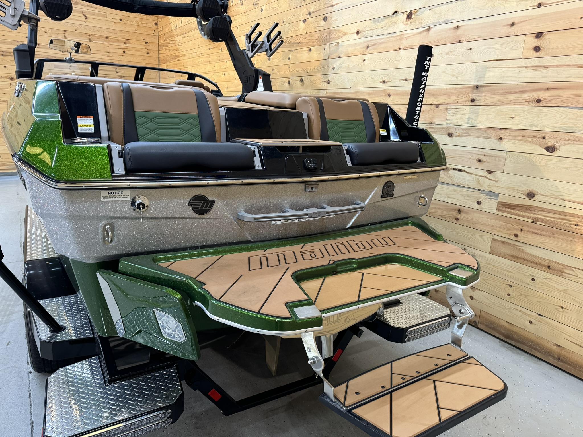 2023 Malibu 25 LSV **LOADED w/ ONLY 50 HOURS**