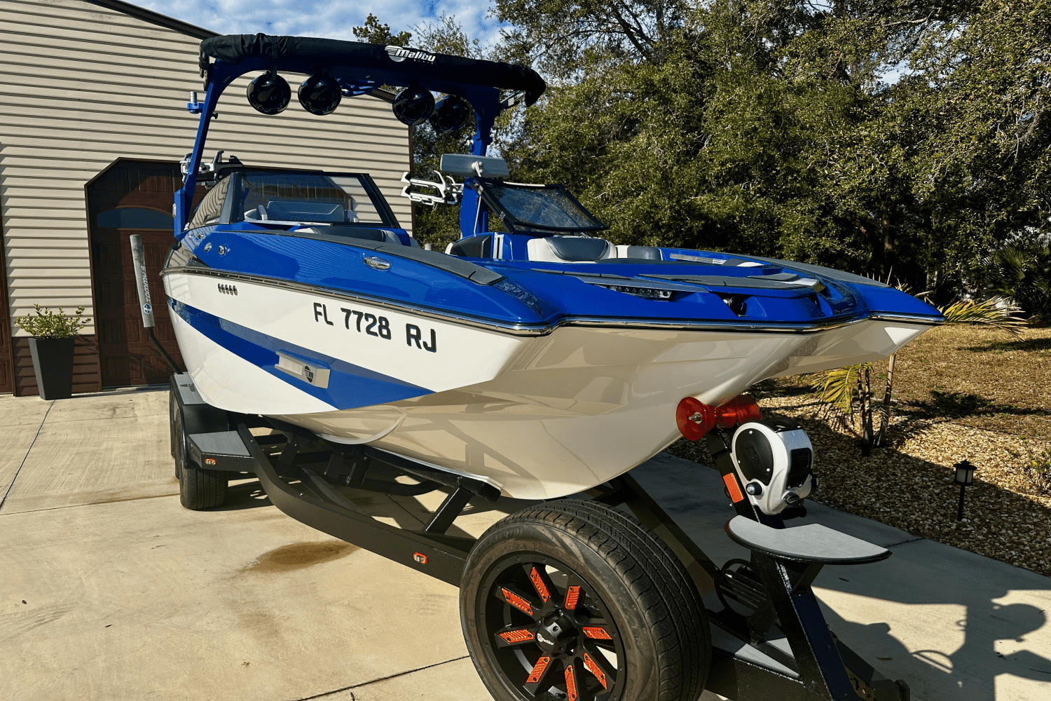 2017 Malibu M235 Icon