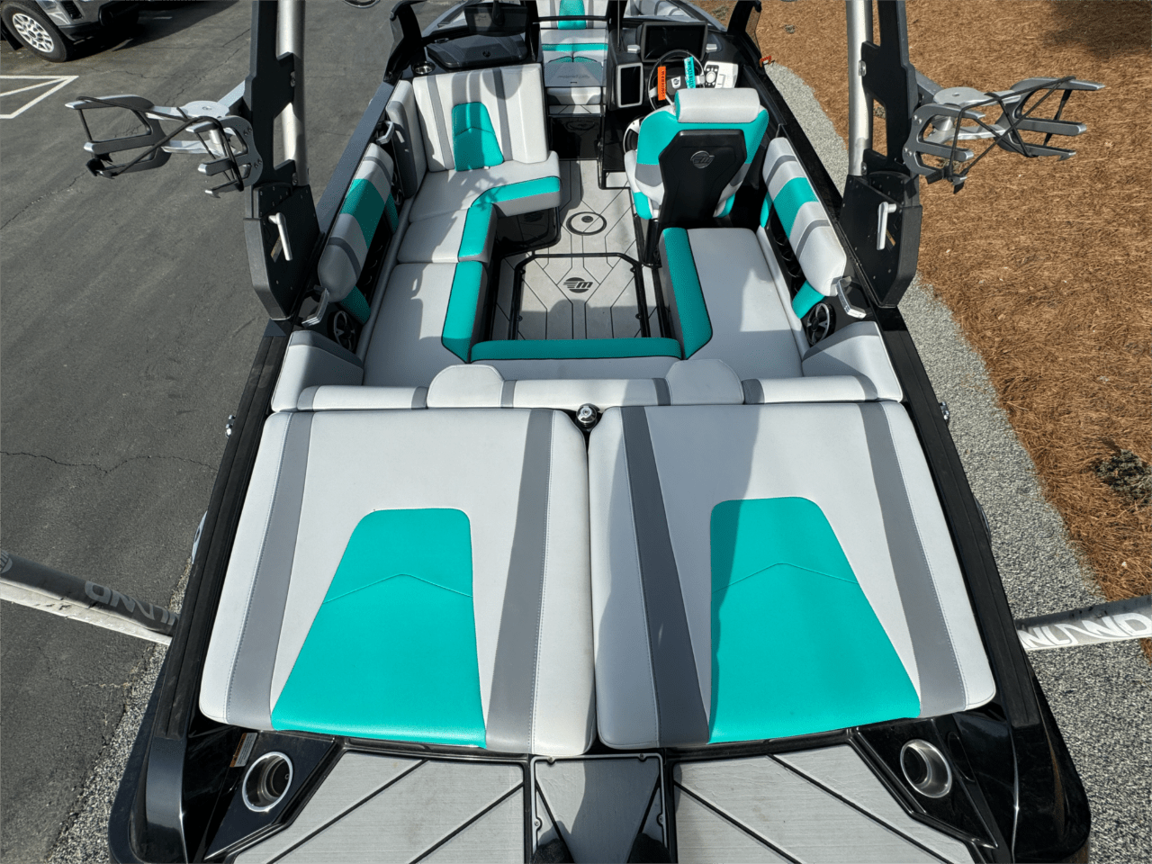 2020 Malibu 21MLX Icon