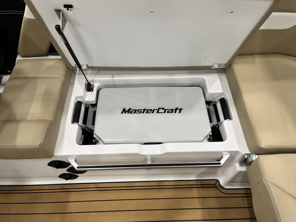 2024 MasterCraft XT22