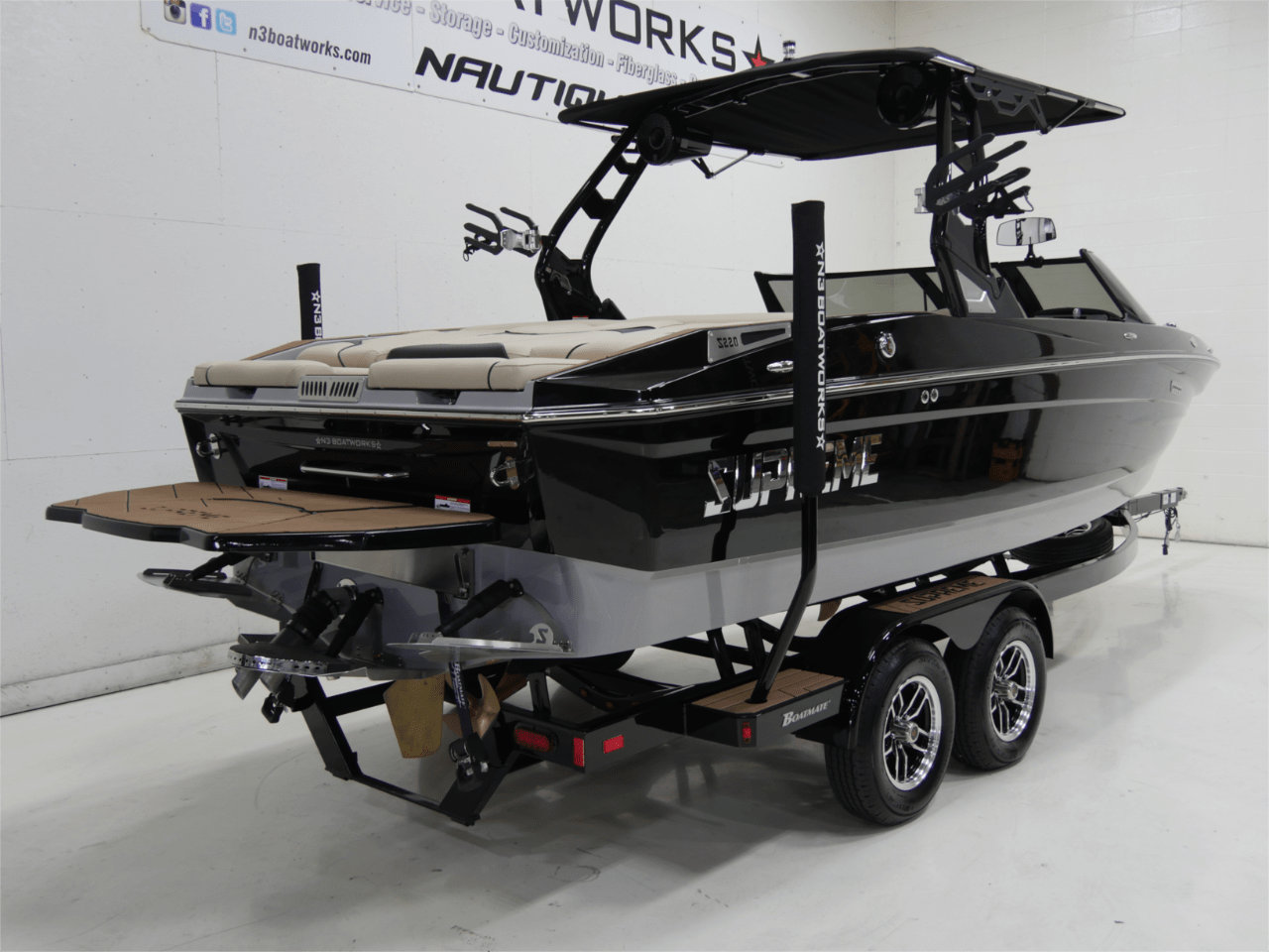 2025 Supreme S220 – Onyx Black