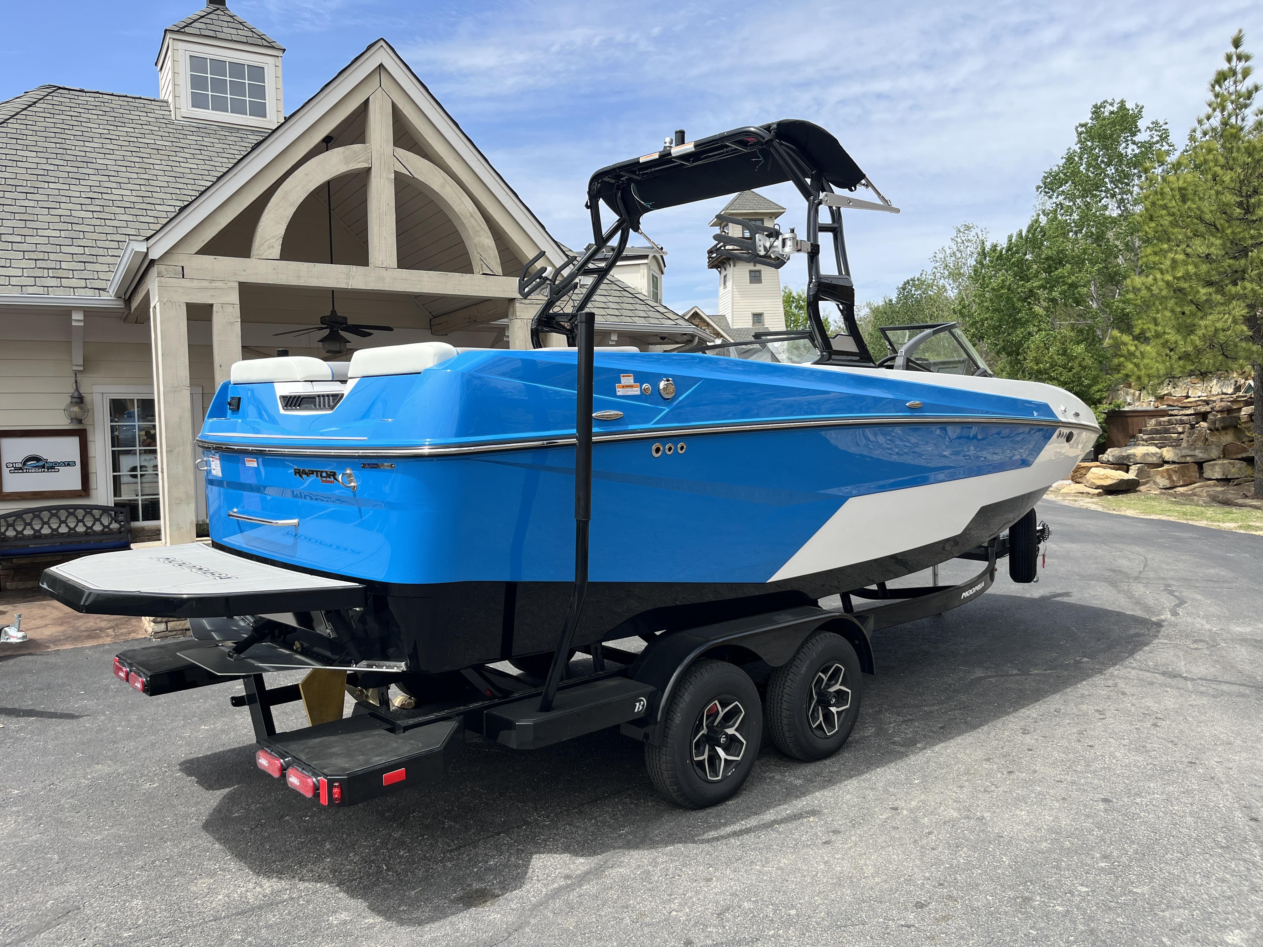 2025 MOOMBA MAX